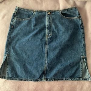 ⇩ CALVIN KLEIN DENIM SKIRT 💙
